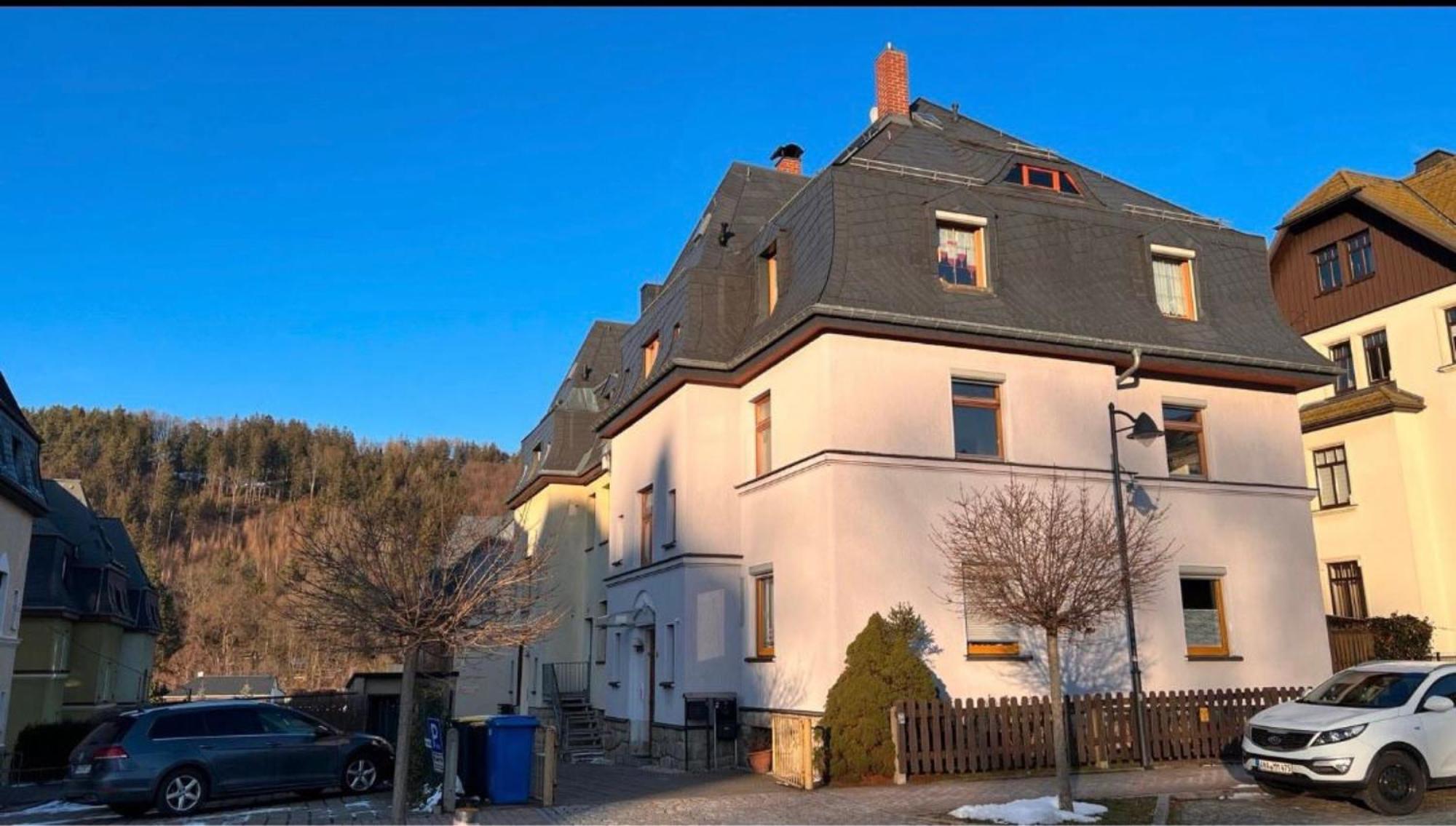 Stilvolles City-Apartment I Netflix I Wlan L Stellplatz I Zentral Schwarzenberg  Luaran gambar