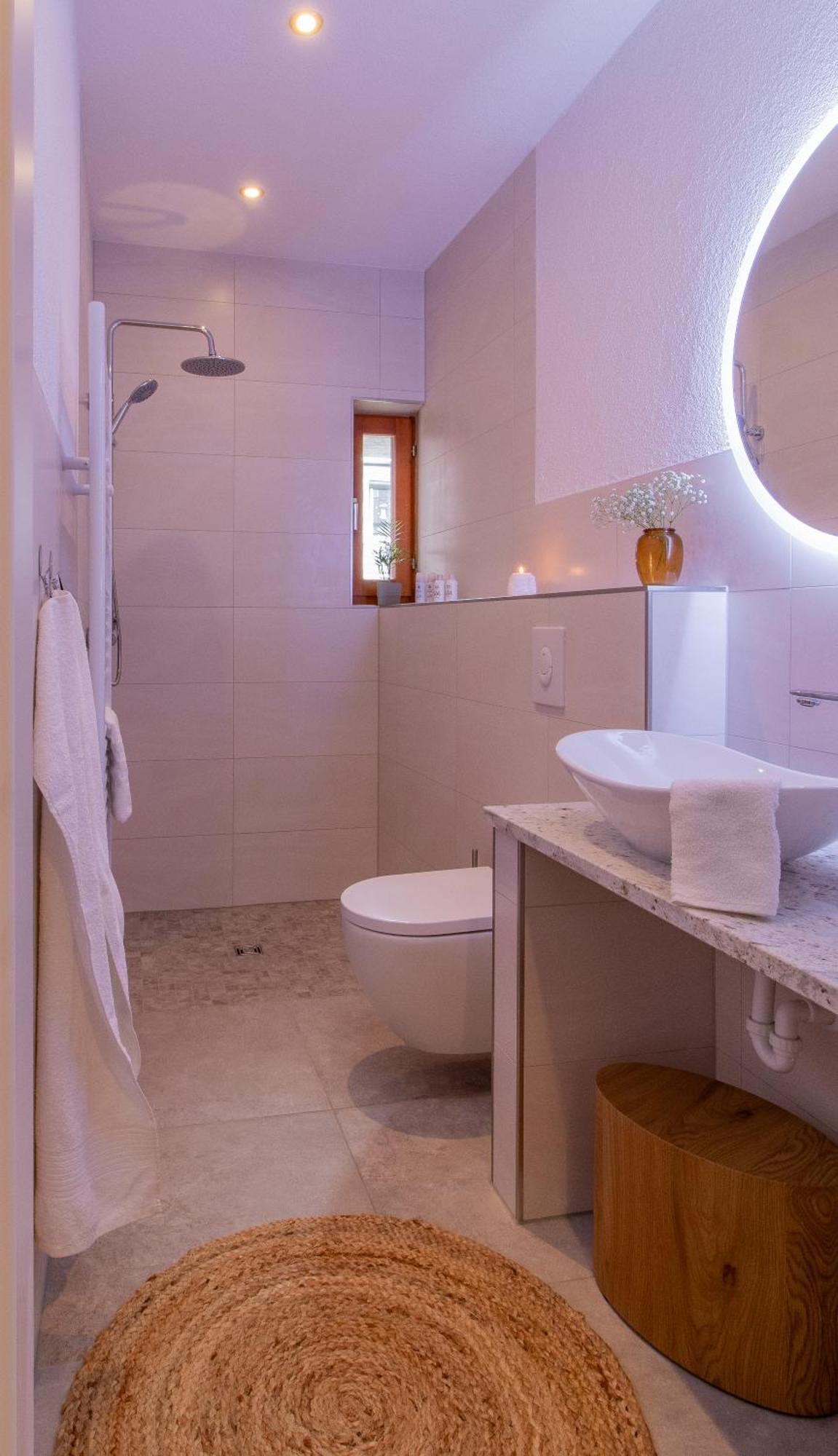 Stilvolles City-Apartment I Netflix I Wlan L Stellplatz I Zentral Schwarzenberg  Luaran gambar