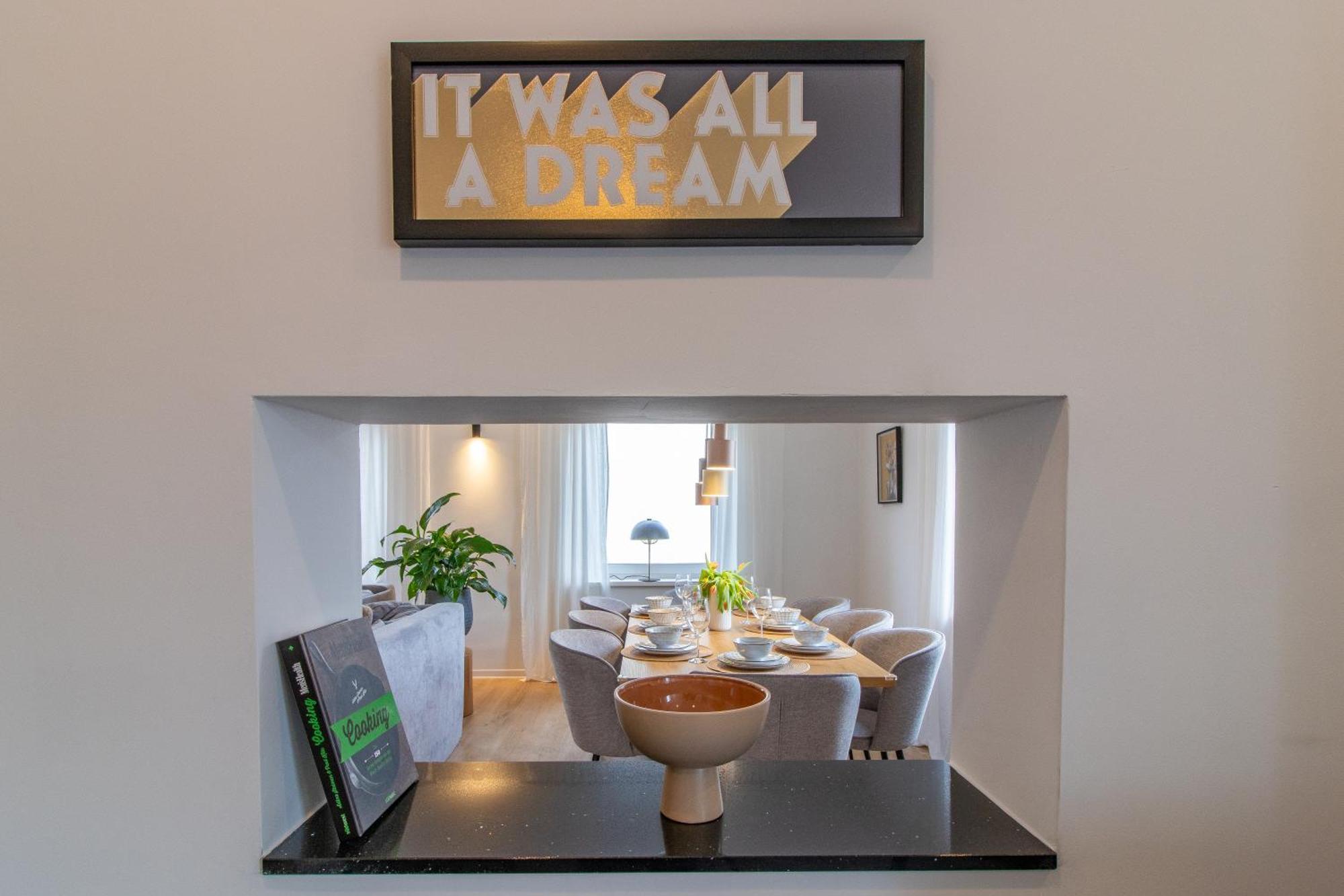 Stilvolles City-Apartment I Netflix I Wlan L Stellplatz I Zentral Schwarzenberg  Luaran gambar