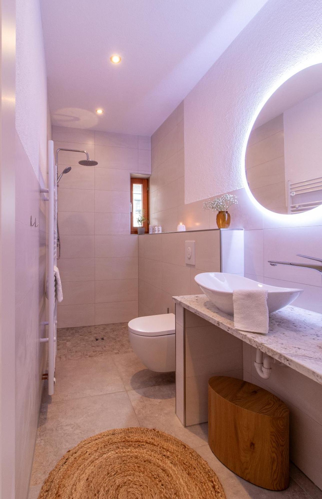 Stilvolles City-Apartment I Netflix I Wlan L Stellplatz I Zentral Schwarzenberg  Luaran gambar