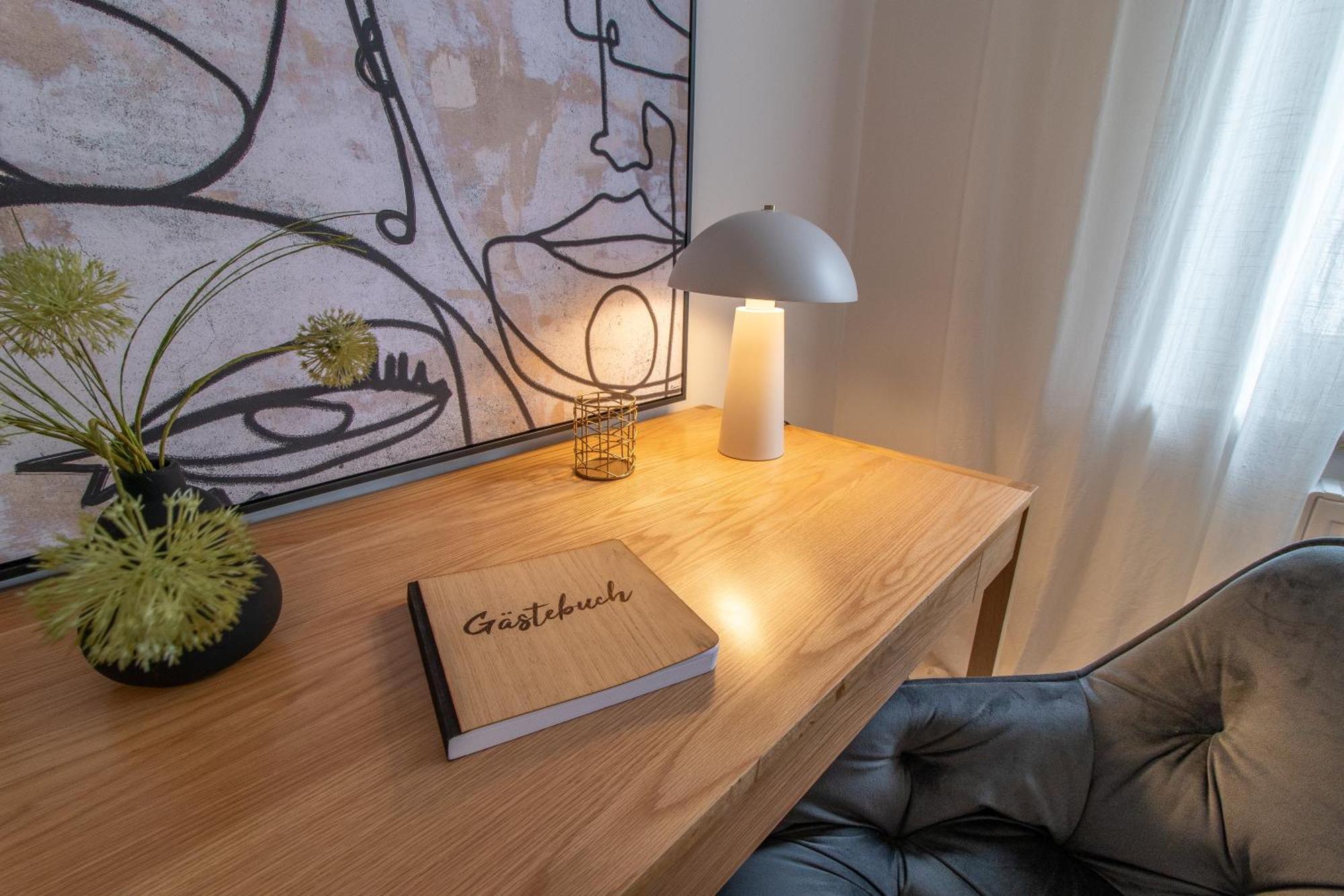 Stilvolles City-Apartment I Netflix I Wlan L Stellplatz I Zentral Schwarzenberg  Luaran gambar